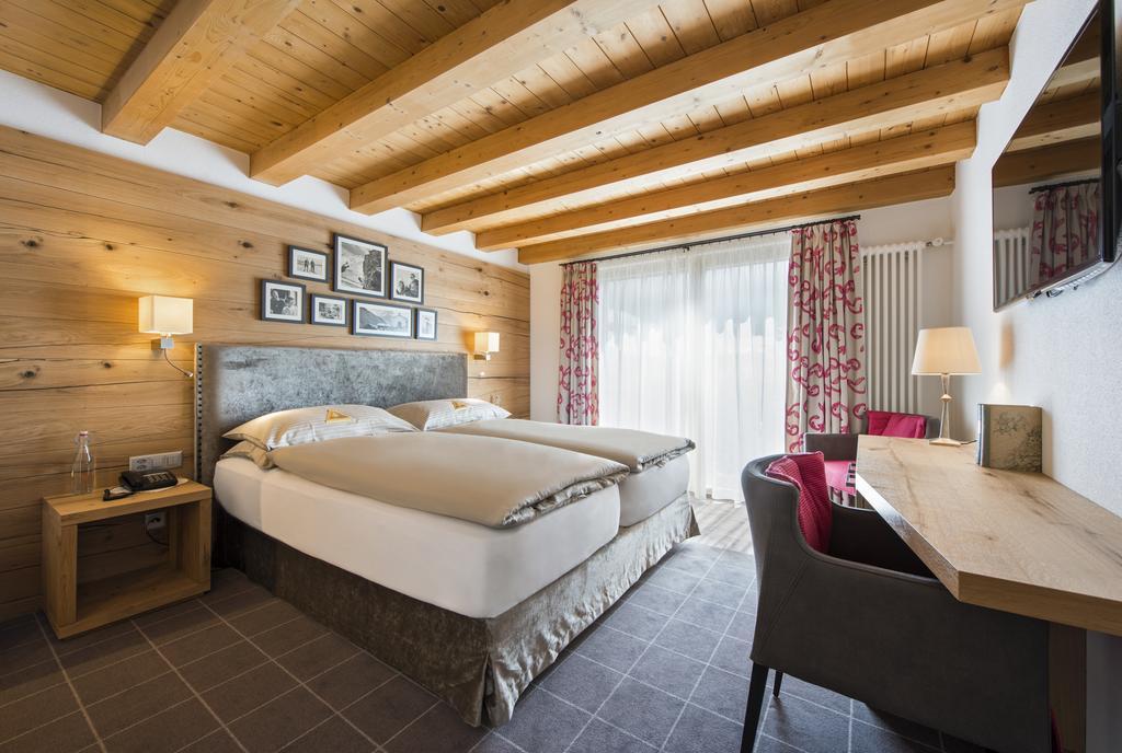 Chesa Valese Hotel Zermatt Room photo